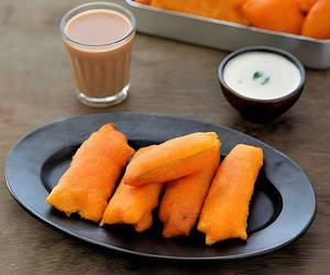 Vazhakkai Bajji- 4pcs