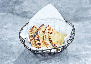 Cheese Lasooni Naan