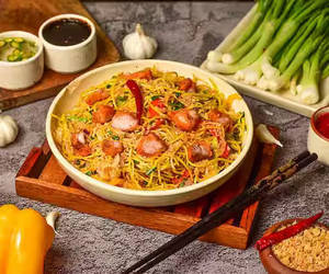 Chilli Garlic Chicken Chowmein