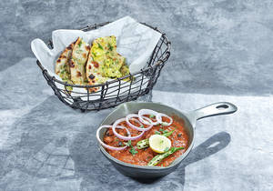 Chole Masala With Stuffed Kulcha
