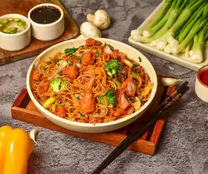 Chicken Schezwan Chowmein