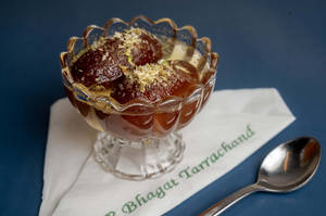 Gulab Jamun (4 Pcs)