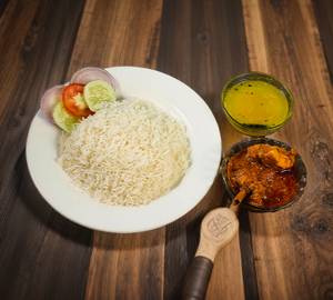 Steamed rice with chicken curry and salad [2 pieces]