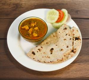 4 haat roti with chicken tadka and salad [300 ml]