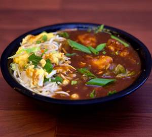 Hakka Noodles & Chilli Chicken Bowl
