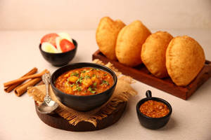 Bedmi Puri With Aloo Ki Sabzi
