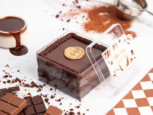 Mississippi Mud Cake Dessert Box