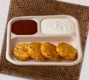 Sabudana Vada 5 Pcs With Imly Chutney And Dahi