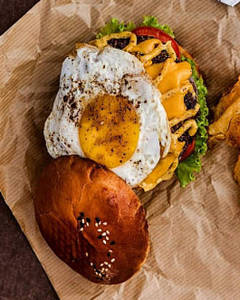 The Ultimate Cuebebar Style Beef Burger