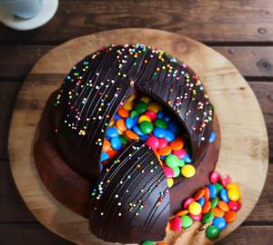 Round Pinata Dark Gems Chocolate Cake