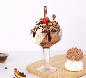 Death By Chocolate Sundae Vanilla Ice Cream