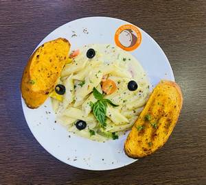 White Sauce Pasta Garlic & Bread Combo