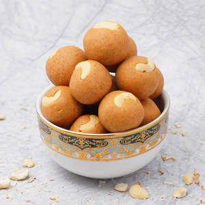 Desi Ghee Besan Laddu
