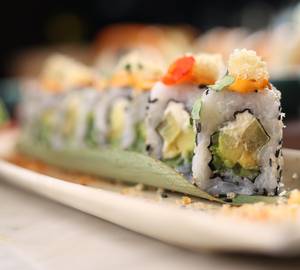 Spiced Avocado Sushi Roll 4 Pcs