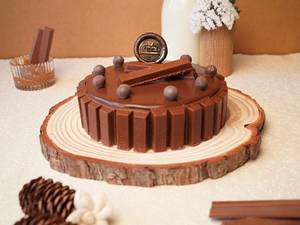 Kitkat Cake 0.65 Kg