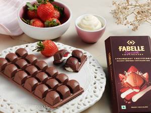 Strawberry Cheesecake Bar - Centre filled Milk Chocolate