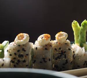 Cream Cheese Asparagus Sushi Roll 8 Pcs