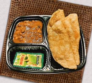 4 Poori With Sabji And Achar