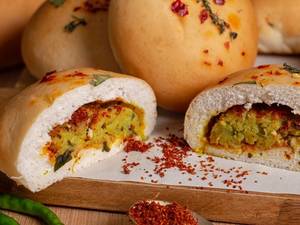 Aamchi Mumbai Vada Pav