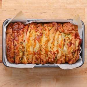Pull Apart Cheesy Garlic Bread