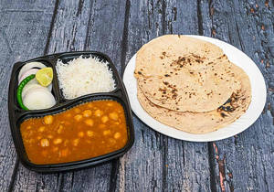 Chole With Rice And 2 Chapatis (free)