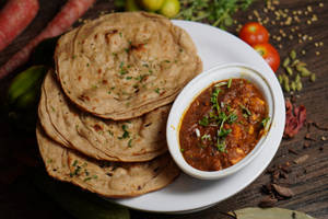 Paneer Lababdar With 3 Lachha Paratha