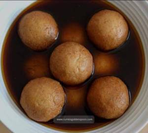 Hot Nolen Gur Rosogolla [4Pcs]