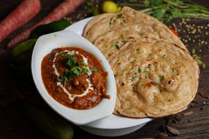 Chaap Butter Masala With 3 Lachha Paratha