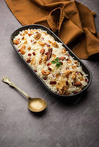 Kashmiri Pulao With Dry Fruits