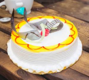 Dairy Milk Decoration Vanilla Cake [500 g]