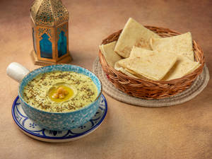 Basil Zaatar Hummus With Pita Bread