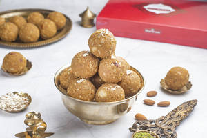 Dry Fruit Besan Laddu