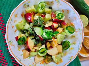 Crunchy Cucumber And Apple Salad