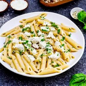 Penne Pasta in White Sauce