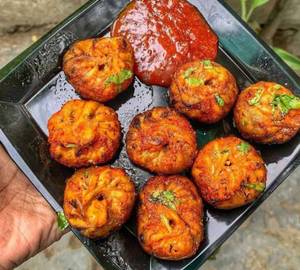 Veg Fried Momos(5 Pieces)
