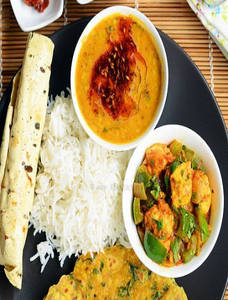 Yellow Dal Tadka With Kadhai Paneer Combo Thali