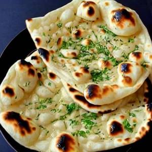 Single Butter Lasoon Naan (Butter Garlic Naan)