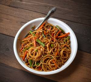 Egg schezwan noodles