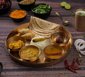 Gujarati Thali Deluxe