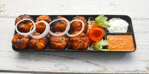 Tandoori Veg Momos (8 Pcs)