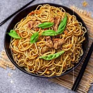 Chilly Garlic Noodles (Pork)
