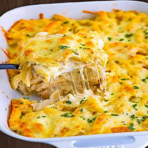 Baked alfredo white sauce pasta