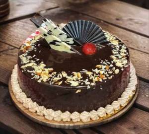 Eggless Signature Chocolate Cake with Almond Garnish [500 grams]