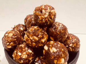 Dates & Dry Fruits Energy Balls