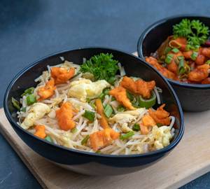 Chicken noodles with chicken dynamite