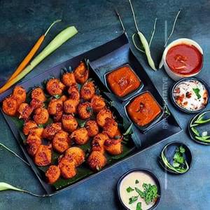 Paneer Tandoori Peri Peri Momos