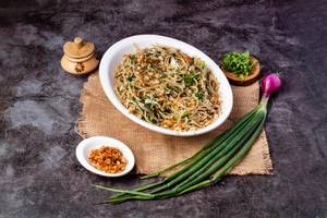 Burnt Garlic Spinach Noodles