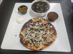 Amritsari Cheese Chilli Garlic Kulcha And Choley