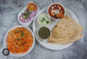 Chicken Korma+ Murgh Biryani+2 Rumali/1butter Roti