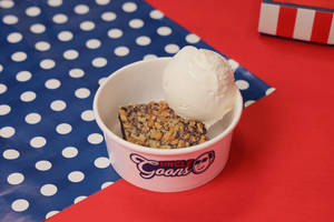 Walnut Brownie W Ice Cream